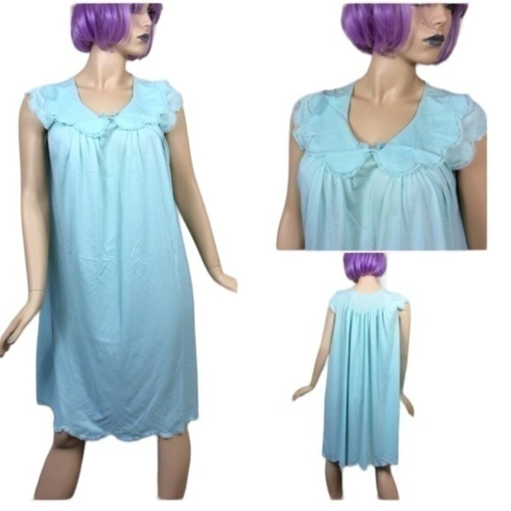 Vintage 70s Shadowline blue nightgown. Medium